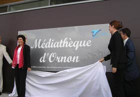 Plaques inaugurales et stèles